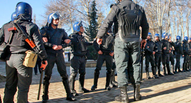Полиция на улицах Исмаиллы. Азербайджан, 24 января 2013 г. Фото Азиза Каримова для "Кавказского узла" Полиция на улицах Исмаиллы. Азербайджан, 24 января 2013 г. Фото Азиза Каримова для "Кавказского узла"