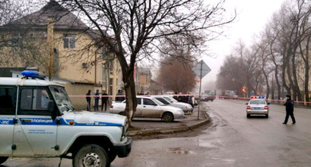Место, где был убит Зейтун Бозиев. Нальчик, 29 января 2013 г. Фото: министерство внутренних дел по Кабардино-Балкарской республике, http://07.mvd.ru Место, где был убит Зейтун Бозиев. Нальчик, 29 января 2013 г. Фото: министерство внутренних дел по Кабардино-Балкарской республике, http://07.mvd.ru
