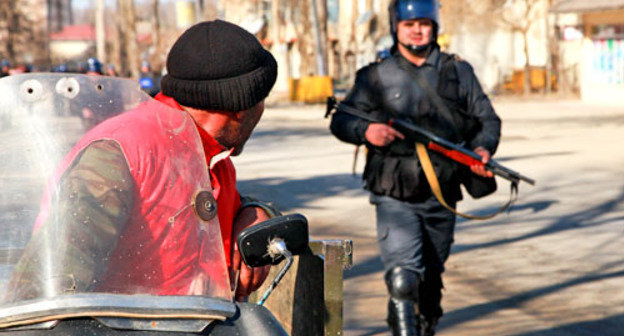 Полиция на улицах Исмаиллы. Азербайджан, 24 января 2013 г. Фото Азиза Каримова для "Кавказского узла" Полиция на улицах Исмаиллы. Азербайджан, 24 января 2013 г. Фото Азиза Каримова для "Кавказского узла"
