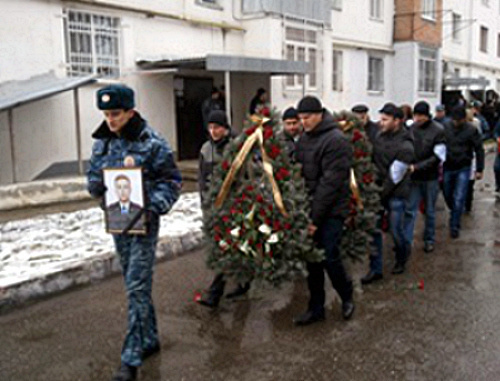Похороны подполковника полиции Анатолия Букина. Нальчик, 30 января 2013 г. Фото пресс-службы МВД КБР, http://07.mvd.ru