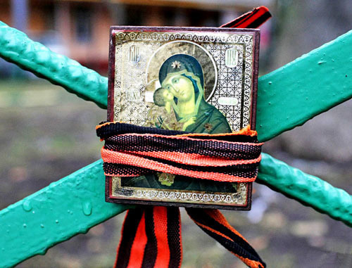 Иконка возле мемориального камня в честь полковника Юрия Буданова в Москве, на Комсомольском проспекте. Фото: Антон Тушин/Ridus.ru Иконка возле мемориального камня в честь полковника Юрия Буданова в Москве, на Комсомольском проспекте. Фото: Антон Тушин/Ridus.ru