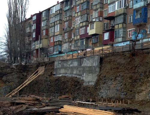 Строительный котлован у дома 208 "А" по ул. Магомеда Гаджиева в Махачкале. 17 февраля 2013 г. Фото Тимура Исаева для "Кавказского узла"
автор Тимур Исаев Строительный котлован у дома 208 "А" по ул. Магомеда Гаджиева в Махачкале. 17 февраля 2013 г. Фото Тимура Исаева для "Кавказского узла"
автор Тимур Исаев