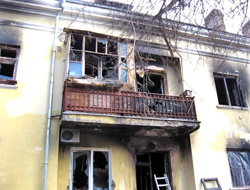 Пожар в двухэтажном многоквартирном доме в Волгограде. 2 марта 2013 г. Фото Вячеслава Ященко для "Кавказского узла" Пожар в двухэтажном многоквартирном доме в Волгограде. 2 марта 2013 г. Фото Вячеслава Ященко для "Кавказского узла"