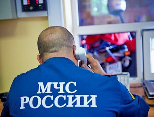 Сотрудник МЧС. Фото: Федор Обмайкин / Югополис Сотрудник МЧС. Фото: Федор Обмайкин / Югополис