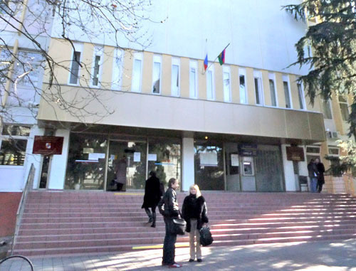 Администрация центрального района Сочи, где проходили слушания о строительстве объектов ТЭС "Кудепста". Фото Светланы Кравченко для "Кавказского узла" Администрация центрального района Сочи, где проходили слушания о строительстве объектов ТЭС "Кудепста". Фото Светланы Кравченко для "Кавказского узла"