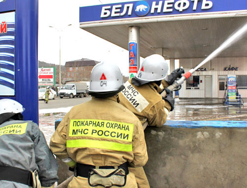 Пожар на автозаправке "Белнефть" в Махачкале. 26 марта 2013 г. Фото: ГУ МЧС России по Республике Дагестан, http://www.05.mchs.gov.ru/ Пожар на автозаправке "Белнефть" в Махачкале. 26 марта 2013 г. Фото: ГУ МЧС России по Республике Дагестан, http://www.05.mchs.gov.ru/
