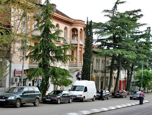 Центральная улица в Гурджаани, Кахетия (Восточная Грузия). Фото: А.Мухранов, http://travelgeorgia.ru/ Центральная улица в Гурджаани, Кахетия (Восточная Грузия). Фото: А.Мухранов, http://travelgeorgia.ru/