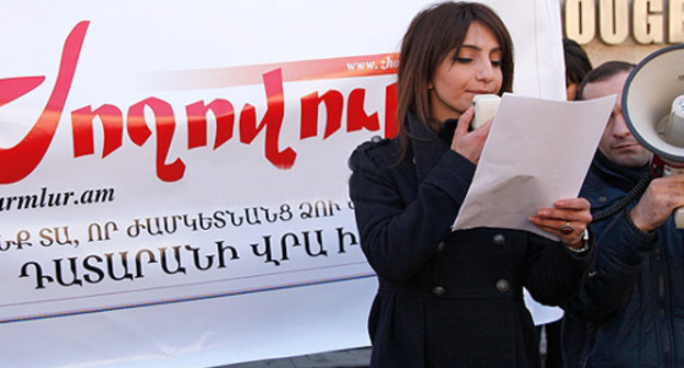 Акция протеста журналистов, политических деятелей и общественных активистов в защиту газеты "Жоховурд". Ереван, 30 января 2013 г. Фото: ©PanARMENIAN Photo/Tigran Mehrabyan