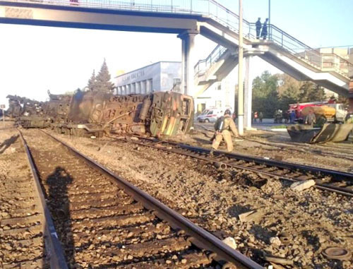 На месте взрыва на железнодорожной станции в Белой Калитве. Ростовская область, 9 мая 2013 г. Фото: ДПЧС по Ростовской области На месте взрыва на железнодорожной станции в Белой Калитве. Ростовская область, 9 мая 2013 г. Фото: ДПЧС по Ростовской области