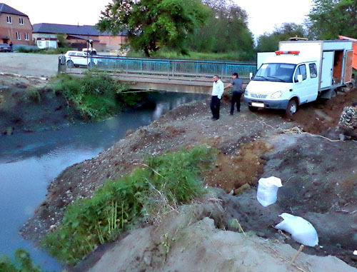 Авария на Алханчуртском оросительном канале. Назрань, 10 мая 2013 г. Фото Магомеда Ханиева
Авария на Алханчуртском оросительном канале. Назрань, 10 мая 2013 г. Фото Магомеда Ханиева