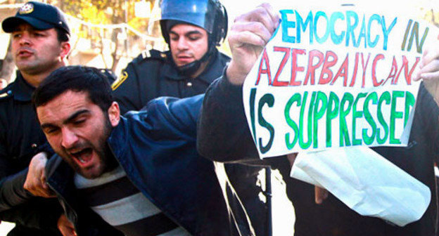 Полиция разогнала акцию протеста оппозиции. Баку, 10 декабря 2012 г. Фото Азиза Каримова для "Кавказского узла"


