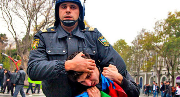 Полиция пресекла несогласованную акцию протеста сторонников оппозиции. Баку, 17 ноября 2012 г. Фото Азиза Каримова для "Кавказского узла"