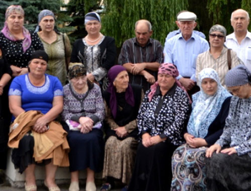 Родственники погибших 13 октября 2005 года в Нальчике. Фото http://kavpolit.com/ Родственники погибших 13 октября 2005 года в Нальчике. Фото http://kavpolit.com/