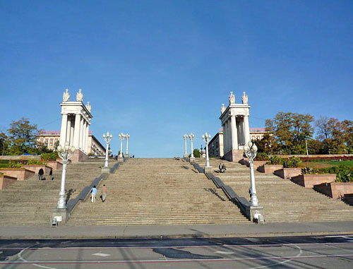 Центральная лестница Волгоградской центральной набережной. Фото: michael clarke stuff, http://commons.wikimedia.org/ Центральная лестница Волгоградской центральной набережной. Фото: michael clarke stuff, http://commons.wikimedia.org/