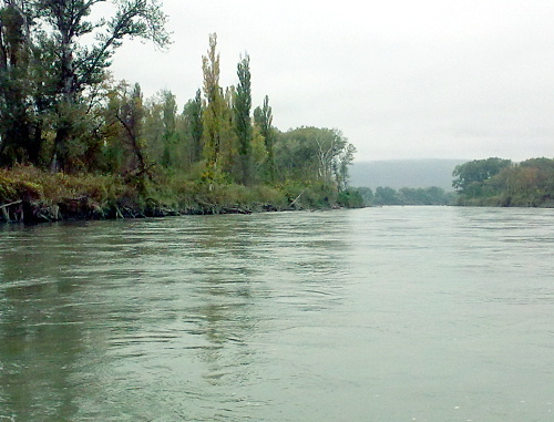Река Терек в Гудермесском районе Чечни. Фото: Noxčiyčö, http://www.adamalla.com Река Терек в Гудермесском районе Чечни. Фото: Noxčiyčö, http://www.adamalla.com