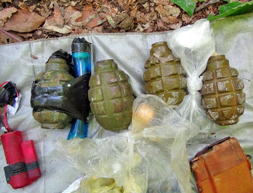 Боеприпасы, найденные в ходе оперативно-разыскных и поисковых мероприятий на территории Урванского района Кабардино-Балкарии. Июнь 2013 г. Фото http://nac.gov.ru/ Боеприпасы, найденные в ходе оперативно-разыскных и поисковых мероприятий на территории Урванского района Кабардино-Балкарии. Июнь 2013 г. Фото http://nac.gov.ru/