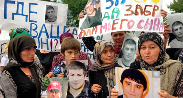 Митинг против произвола спецслужб. Махачкала, 28 июля 2013 г. Фото Махача Ахмедова для "Кавказского узла"