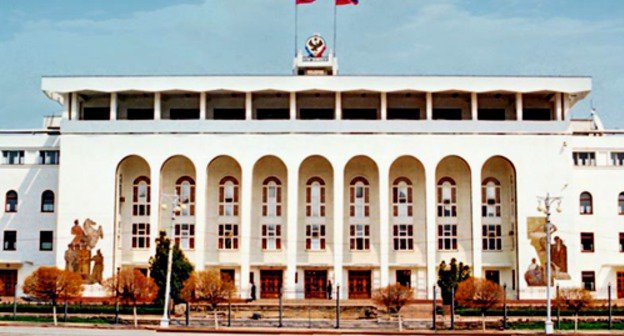 Дом правительства Республики Дагестан. Фото: АбуУбайда, http://commons.wikimedia.org/
