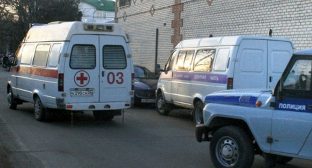 Автомобили полиции и скорой помощи. Фото пресс-службы ГУ МВД России по Ставропольскому краю, http://26.mvd.ru