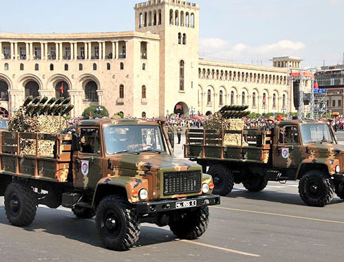 Армия Армении. Фото: Albert Hovakimyan, http://ru.wikipedia.org/ Армия Армении. Фото: Albert Hovakimyan, http://ru.wikipedia.org/
