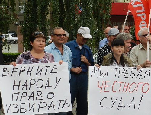 Пикет против фальсификации выборов в городскую думу. Волгоград, 4 сентября 2013 г. Фото Татьяны Филимоновой для "Кавказского узла"