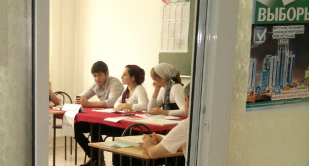 На избирательном участке в Грозном в день голосования на выборах в парламент Чечни. 8 сентября 2013 г. Фото "Кавказского узла"