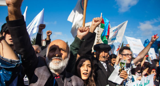 Митинг в поддержку кандидата в президенты от оппозиционного Национального совета демократических сил (НСДС) Джамиля Гасанли. Баку, 28 сентября 2013 г. Фото Азиза Каримова для "Кавказского узла"