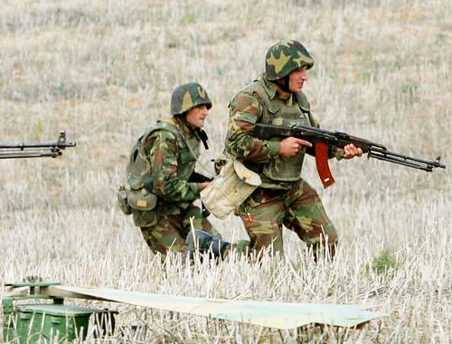 Солдаты Армии обороны Нагорного Карабаха во время учений. 2009 г. Фото: пресс-служба президента Армении, http://www.president.am Солдаты Армии обороны Нагорного Карабаха во время учений. 2009 г. Фото: пресс-служба президента Армении, http://www.president.am