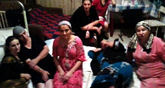 Ингушетия, Назрановский район, 11 октября 2013 г. Начало голодовки вынужденных переселенцев, жителей барака в селении Яндаре. Фото предоставлено участниками голодовки