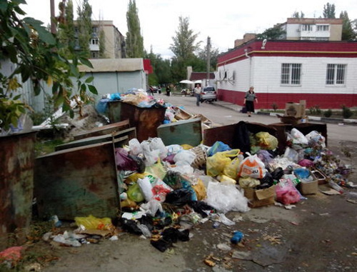 Батайск, улица Луначарского, 17 сентября 2013 г. Фото: destric, http://bataysk-gorod.ru/Gnovosti.html Батайск, улица Луначарского, 17 сентября 2013 г. Фото: destric, http://bataysk-gorod.ru/Gnovosti.html
