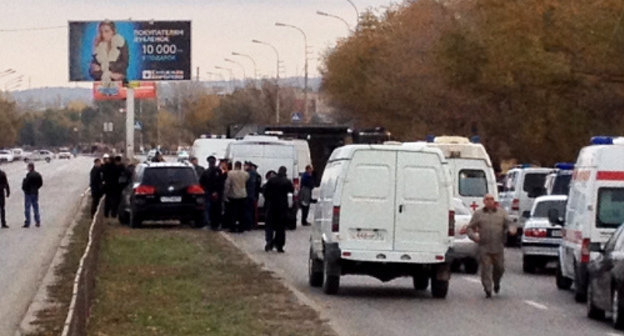 Автомобили "Скорой помощи", спешащие к месту взрыва автобуса в Волгограде. 21 октября 2013 г. Фото пресс-службы администрации Волгоградской области, volganet.ru