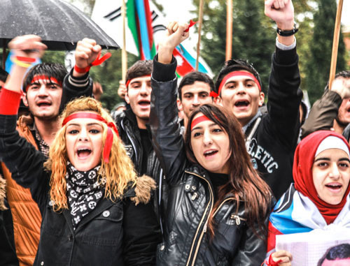 Митинг с требованием отмены результатов президентских выборов. Баку, 27 октября 2013 г. Фото Азиза Каримова для "Кавказского узла" Митинг с требованием отмены результатов президентских выборов. Баку, 27 октября 2013 г. Фото Азиза Каримова для "Кавказского узла"