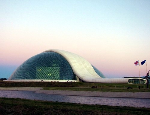 Здание парламента Грузии в Кутаиси. Октябрь 2013 г. Фото Юлии Кашеты для "Кавказского узла" Здание парламента Грузии в Кутаиси. Октябрь 2013 г. Фото Юлии Кашеты для "Кавказского узла"