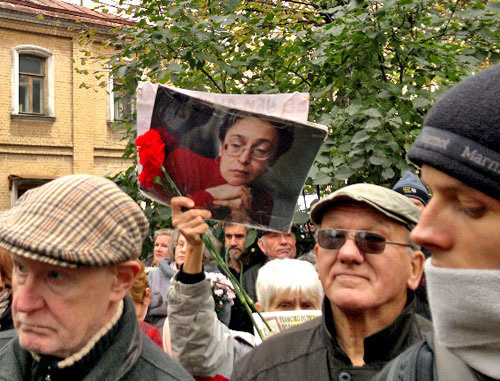 Торжественное открытие первого в России мемориала памяти убитой журналистки "Новой газеты" Анны Политковской. Москва, 7 октября 2013 г. Фото Юлии Буславской для "Кавказского узла" Торжественное открытие первого в России мемориала памяти убитой журналистки "Новой газеты" Анны Политковской. Москва, 7 октября 2013 г. Фото Юлии Буславской для "Кавказского узла"