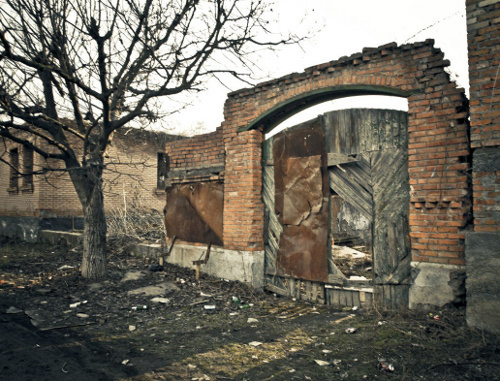 Развалины ингушских домов в Пригородном районе Северной Осетии. Март 2013 г. Фото: http://tumdo.livejournal.com/216931.html Развалины ингушских домов в Пригородном районе Северной Осетии. Март 2013 г. Фото: http://tumdo.livejournal.com/216931.html