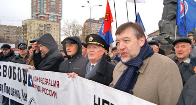 Участники пикета призвали "Аэрофлот" соблюдать "принципы олимпизма". Москва, 14 ноября 2013 г. Фото Натальи Крайновой для "Кавказского узла"