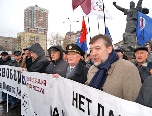 Участники пикета призвали "Аэрофлот" соблюдать "принципы олимпизма". Москва, 14 ноября 2013 г. Фото Натальи Крайновой для "Кавказского узла" Участники пикета призвали "Аэрофлот" соблюдать "принципы олимпизма". Москва, 14 ноября 2013 г. Фото Натальи Крайновой для "Кавказского узла"