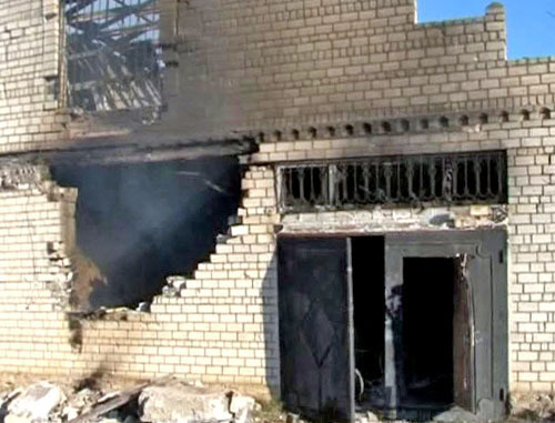 Дом по улице Саида Афанди, в котором находились Дмитрий Соколов и его сообщники. Поселок Семендер, Кировский район Махачкалы, 16 ноября 2013 г. Фото http://nac.gov.ru/ Дом по улице Саида Афанди, в котором находились Дмитрий Соколов и его сообщники. Поселок Семендер, Кировский район Махачкалы, 16 ноября 2013 г. Фото http://nac.gov.ru/