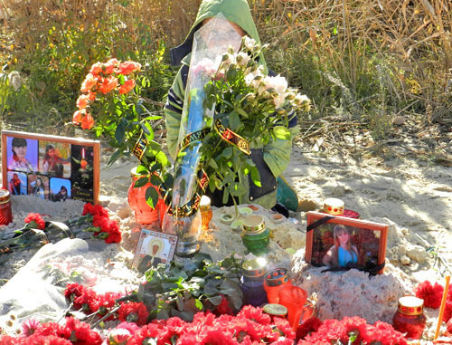 Цветы на месте теракта в Волгограде. 24 октября 2013 г. Фото Татьяны Филимоновой для "Кавказского узла" Цветы на месте теракта в Волгограде. 24 октября 2013 г. Фото Татьяны Филимоновой для "Кавказского узла"