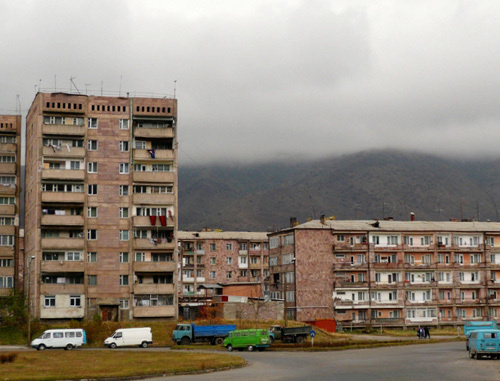 Армения, Лорийская область, Ванадзор. Жилые дома в спальном районе. Фото: Vae Isakhanian, http://plusninety.livejournal.com Армения, Лорийская область, Ванадзор. Жилые дома в спальном районе. Фото: Vae Isakhanian, http://plusninety.livejournal.com