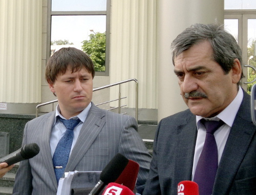 Адвокаты защиты подсудимых по делу об убийстве Анны Политковской Алексей Михальчик и Саид Арсамирзаев. Москва, 4 июня 2013 г. Фото "Кавказского узла" Адвокаты защиты подсудимых по делу об убийстве Анны Политковской Алексей Михальчик и Саид Арсамирзаев. Москва, 4 июня 2013 г. Фото "Кавказского узла"