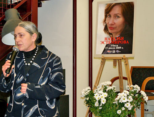 Журналистка Елена Санникова на вечере памяти Натальи Эстемировой. Москва, 28 февраля 2014 г. Фото Аиды Магомедовой для "Кавказского узла" Журналистка Елена Санникова на вечере памяти Натальи Эстемировой. Москва, 28 февраля 2014 г. Фото Аиды Магомедовой для "Кавказского узла"