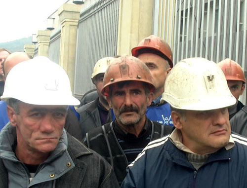 Шахтеры во время акции протеста. Грузия, Кутаиси, 21 ноября 2012 г. Фото Беслана Кмузова для «Кавказского узла» Шахтеры во время акции протеста. Грузия, Кутаиси, 21 ноября 2012 г. Фото Беслана Кмузова для «Кавказского узла»