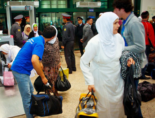 Ингушские паломники отправляются в хадж. Магас, 2012 г. Фото пресс службы Комитета по делам молодежи РИ, kdm06.ru