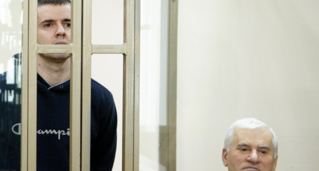 Юсуп Джапаров и Саид Амиров в зале суда. Ростов-на-Дону, 24 апреля 2014 г. Фото Олега Пчелова для "Кавказского узла"