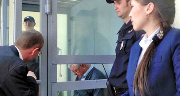 Михаил Столяров (в центре) в зале суда. Астрахань, 18 апреля 2014 г. Фото Елены Гребенюк для "Кавказского узла"