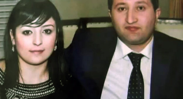 Парвиз Гашимли с женой. Фото из семейного архива журналиста, опубликованное в репортаже Радио Азадлыг (RFE/RL), http://www.radioazadlyg.org