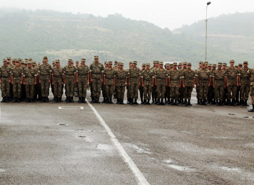 Солдаты на плацу приграничной воинской части в Армении. Фото пресс-службы министерство обороны Армении, www.mil.am