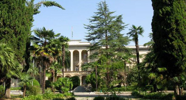 Здание администрации президента Абхазии. Фото: Igor_S http://wikimapia.org/
