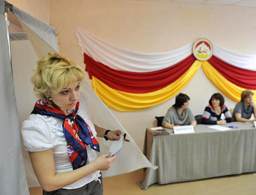 На одном из избирательных участков. Цхинвал, апрель 2012 г. Фото www.cominf.org